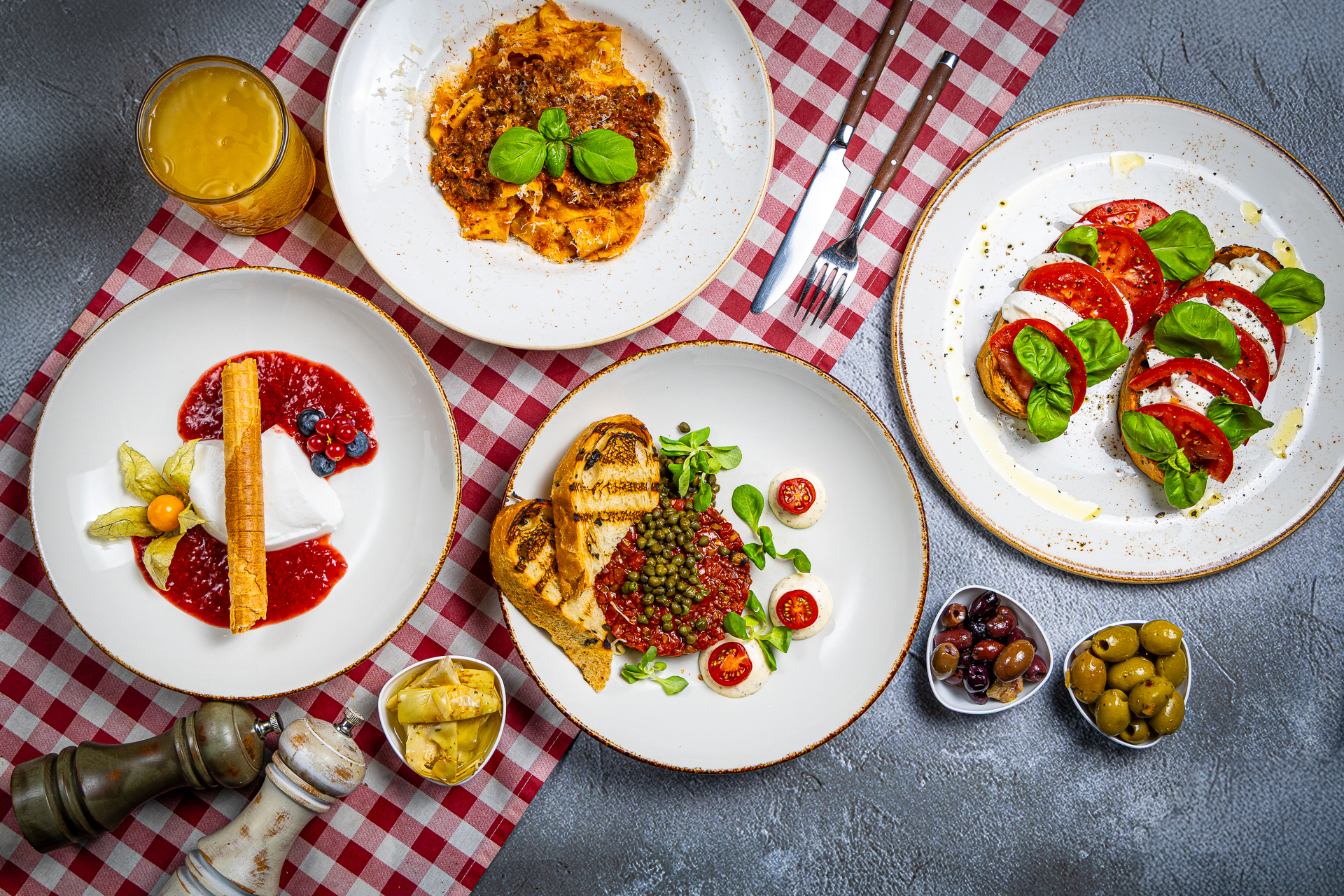 Napolilainen pizza italialaisessa ravintolassa La Cucinassa Tallinnassa